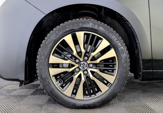 Подержанный автомобиль Toyota Alphard 2018 года (19 фото)