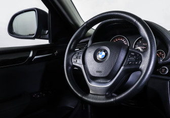 Подержанный автомобиль BMW X4 2017 года (13 фото)