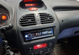 Подержанный автомобиль Peugeot 206 Hatchback 2005 года (13 фото)