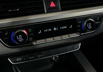 Подержанный автомобиль Audi A4 Sedan 2015 года (16 фото)