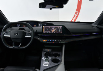 Подержанный автомобиль Changan UNI-V 2023 года (8 фото)