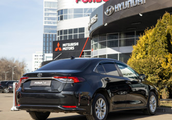 Подержанный автомобиль Toyota Corolla Sedan 2019 года (4 фото)