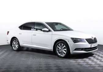 Подержанный автомобиль Skoda Superb Liftback 2017 года (3 фото)