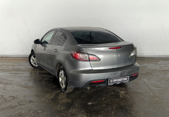 Подержанный автомобиль Mazda 3 Sedan 2011 года (7 фото)