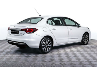 Подержанный автомобиль Citroen C4 Sedan 2017 года (5 фото)