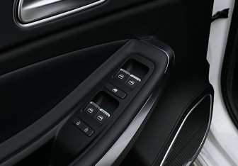 Подержанный автомобиль Omoda S5 2024 года (20 фото)