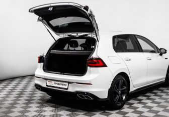 Подержанный автомобиль Volkswagen Golf Hatchback 2021 года (17 фото)