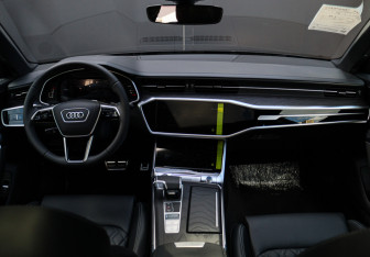 Подержанный автомобиль Audi A6 Sedan 2025 года (13 фото)