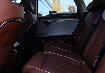 Подержанный автомобиль Voyah Free 2023 года (10 фото)