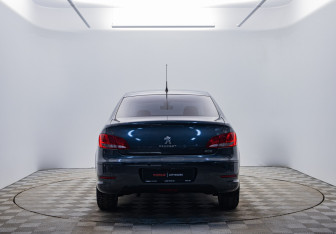 Подержанный автомобиль Peugeot 408 2015 года (6 фото)