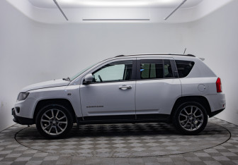 Подержанный автомобиль Jeep Compass 2013 года (8 фото)