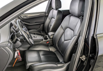 Подержанный автомобиль Porsche Macan 2015 года (21 фото)