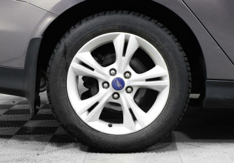 Подержанный автомобиль Ford Focus Wagon 2013 года (8 фото)