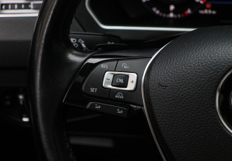 Подержанный автомобиль Volkswagen Tiguan 2017 года (22 фото)