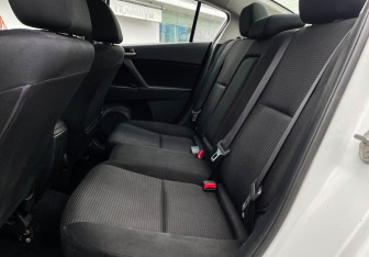 Подержанный автомобиль Mazda 3 Sedan 2012 года (10 фото)