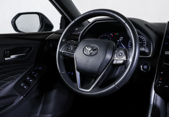 Подержанный автомобиль Toyota Avalon 2022 года (13 фото)
