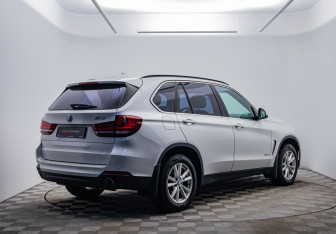 Подержанный автомобиль BMW X5 2015 года (5 фото)