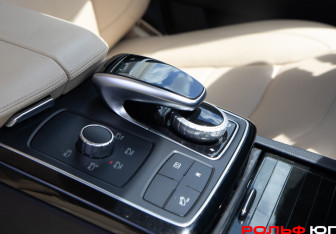Подержанный автомобиль Mercedes-Benz GLE 2016 года (18 фото)