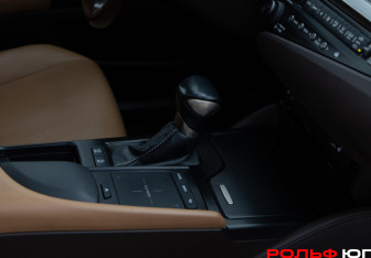 Подержанный автомобиль Lexus ES 2019 года (18 фото)