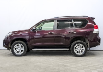 Подержанный автомобиль Toyota Land Cruiser Prado 2011 года (8 фото)