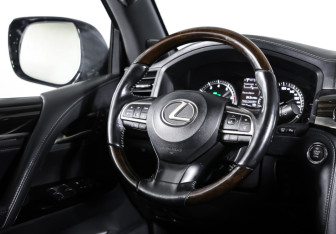 Подержанный автомобиль Lexus LX 2016 года (16 фото)