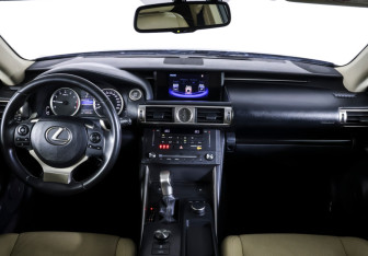 Подержанный автомобиль Lexus IS Sedan 2014 года (12 фото)