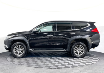 Подержанный автомобиль Mitsubishi Pajero Sport 2019 года (8 фото)