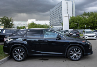 Подержанный автомобиль Lexus RX 2018 года (3 фото)