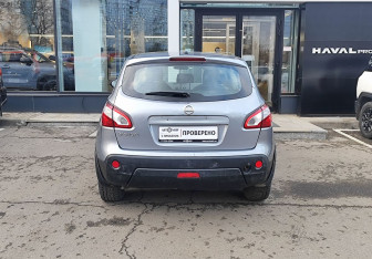 Подержанный автомобиль Nissan Qashqai 2011 года (6 фото)