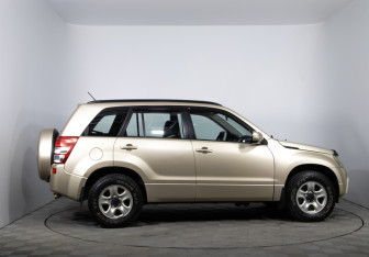 Подержанный автомобиль Suzuki Grand Vitara 2010 года (4 фото)