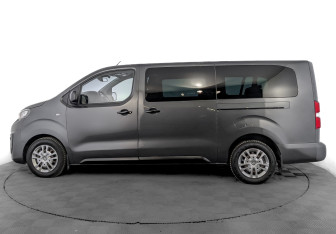 Подержанный автомобиль Peugeot Traveller 2021 года (8 фото)