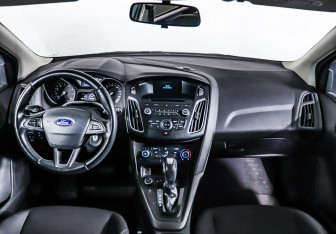 Подержанный автомобиль Ford Focus Hatchback 2016 года (11 фото)