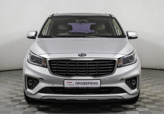 Подержанный автомобиль Kia Carnival 2019 года (2 фото)