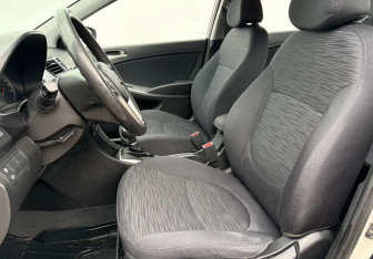 Подержанный автомобиль Hyundai Solaris Sedan 2015 года (10 фото)