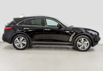 Подержанный автомобиль Infiniti QX70 2014 года (4 фото)