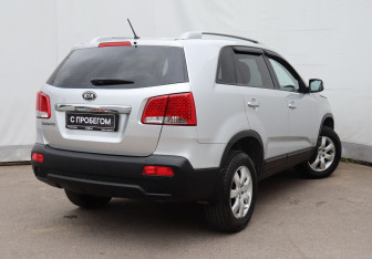 Подержанный автомобиль Kia Sorento 2011 года (4 фото)