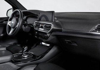 Подержанный автомобиль BMW X3 2024 года (9 фото)