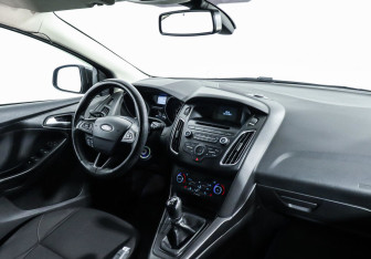 Подержанный автомобиль Ford Focus Hatchback 2018 года (7 фото)