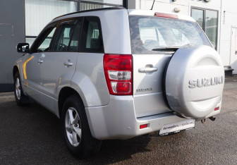 Подержанный автомобиль Suzuki Grand Vitara 2013 года (7 фото)