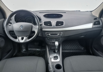 Подержанный автомобиль Renault Fluence 2012 года (11 фото)