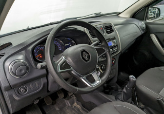 Подержанный автомобиль Renault Logan Sedan 2019 года (12 фото)