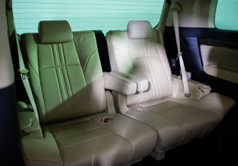 Подержанный автомобиль Toyota Alphard 2021 года (12 фото)