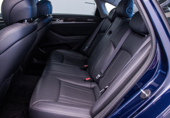 Подержанный автомобиль Genesis G80 2019 года (11 фото)