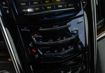 Подержанный автомобиль Cadillac Escalade Suv 2017 года (18 фото)