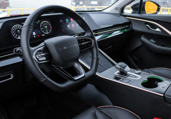 Подержанный автомобиль Omoda C5 2023 года (12 фото)