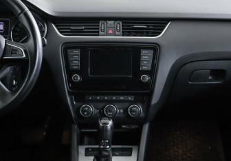 Подержанный автомобиль Skoda Octavia Wagon 2015 года (8 фото)