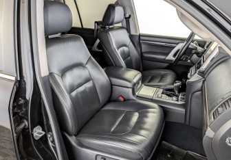 Подержанный автомобиль Toyota Land Cruiser Suv 2017 года (24 фото)