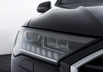 Подержанный автомобиль Audi Q7 2021 года (21 фото)