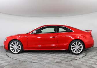 Подержанный автомобиль Audi A5 Coupe 2009 года (14 фото)