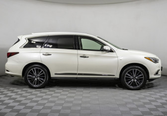 Подержанный автомобиль Infiniti QX60 2019 года (4 фото)